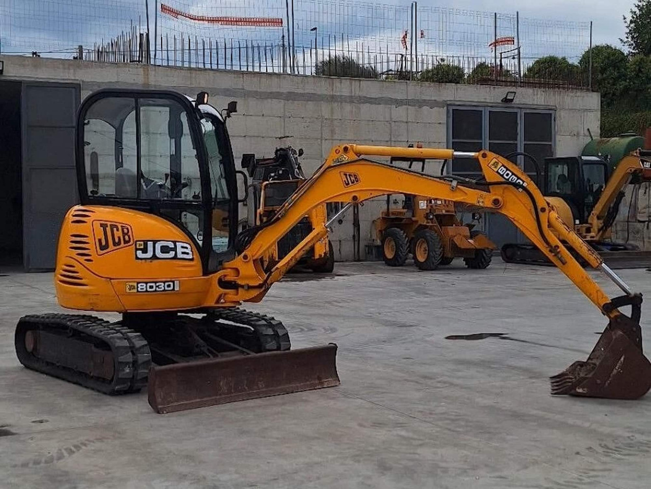 JCB 8030ZTS - Minikotró: 2 kép. JCB 8030ZTS - Minikotró: 2 kép.