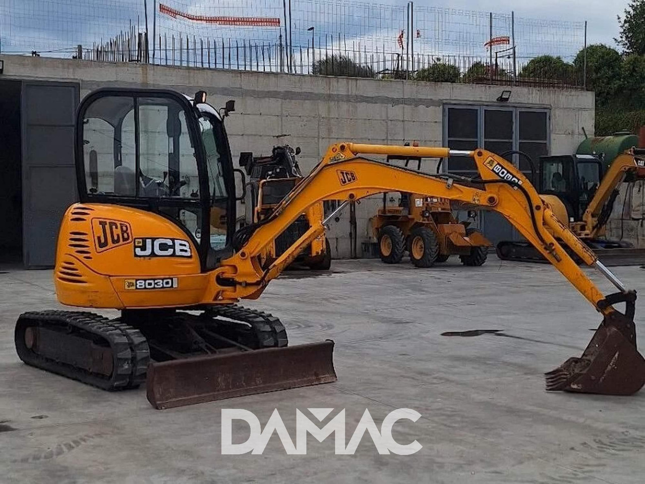 JCB 8030ZTS - Minikotró: 2 kép. JCB 8030ZTS - Minikotró: 2 kép.