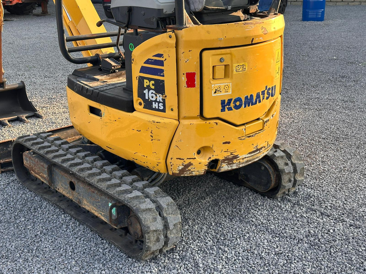 KOMATSU PC16R-3HS - Minikotró: 5 kép. KOMATSU PC16R-3HS - Minikotró: 5 kép.