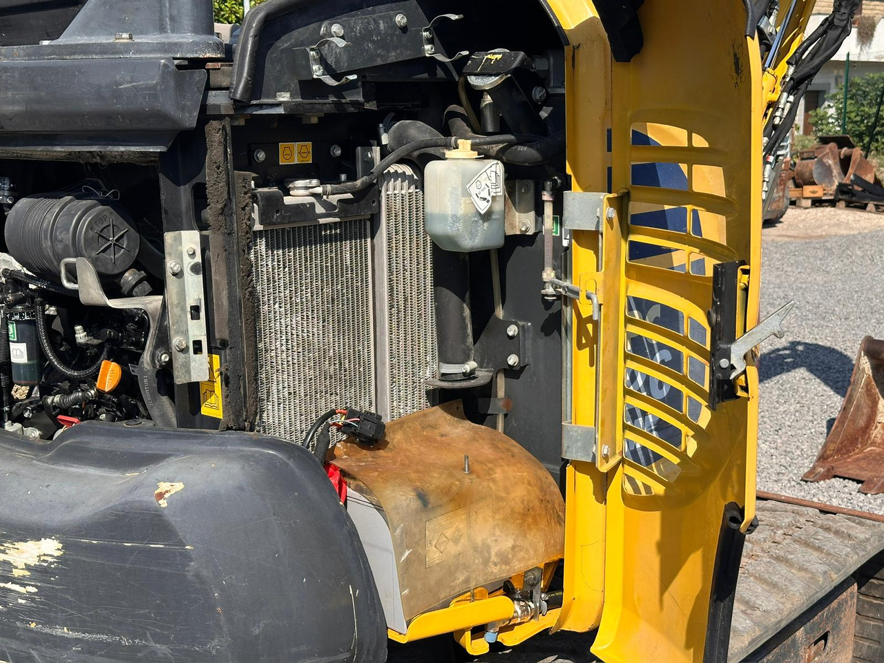 Minikotró KOMATSU PC26MR-3: 19 kép.