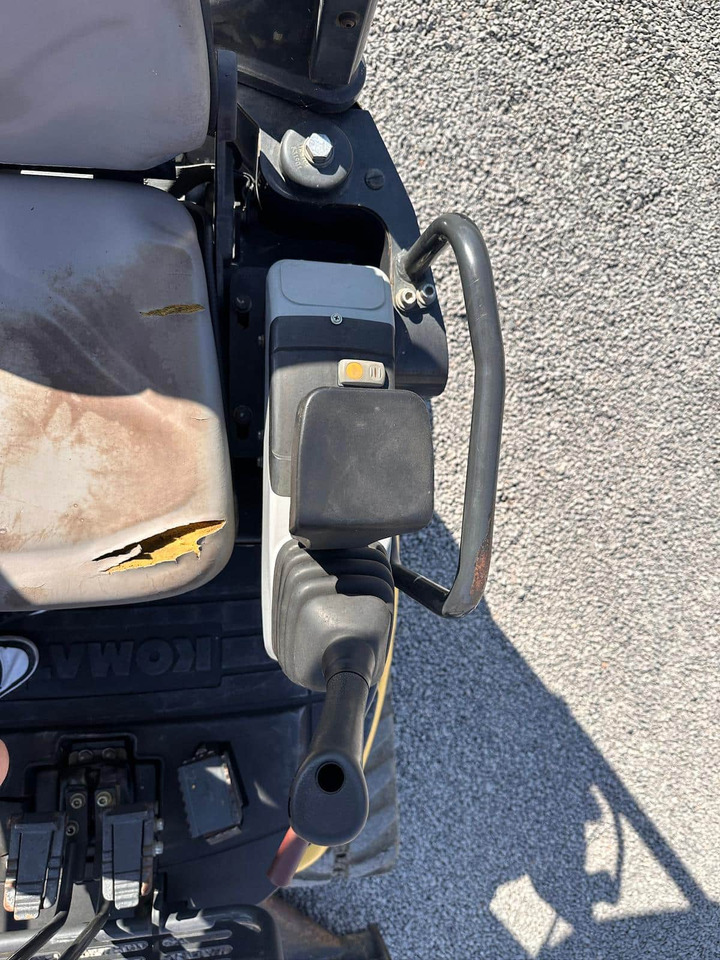 Minikotró KOMATSU PC26MR-3: 13 kép.