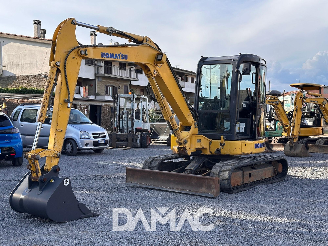 KOMATSU PC55MR-3 - Minikotró: 2 kép. KOMATSU PC55MR-3 - Minikotró: 2 kép.