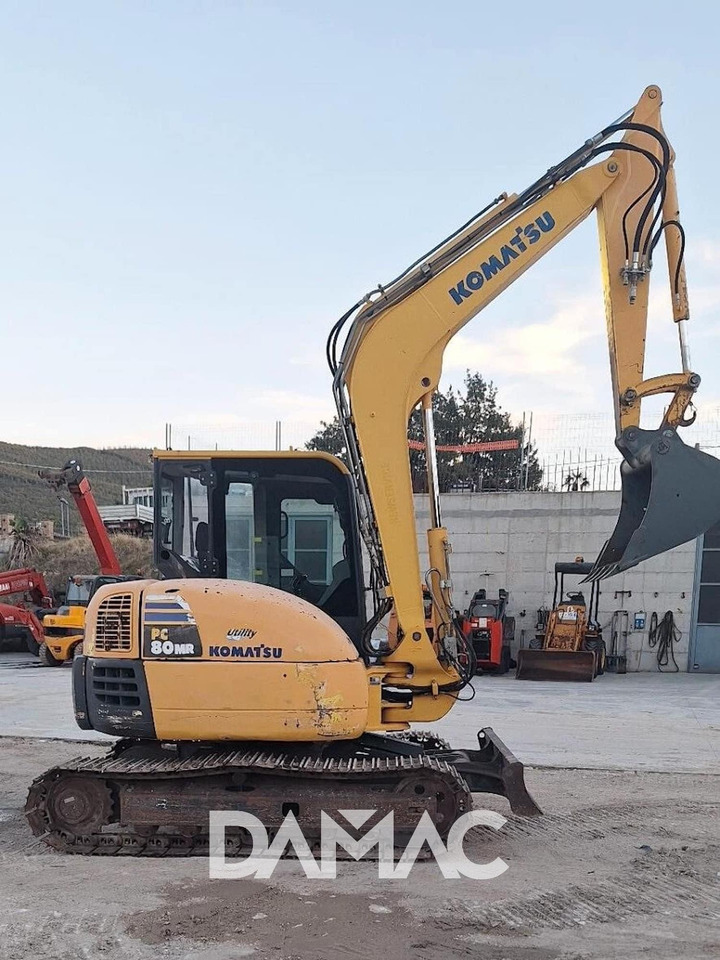 KOMATSU PC80 - Minikotró: 2 kép. KOMATSU PC80 - Minikotró: 2 kép.