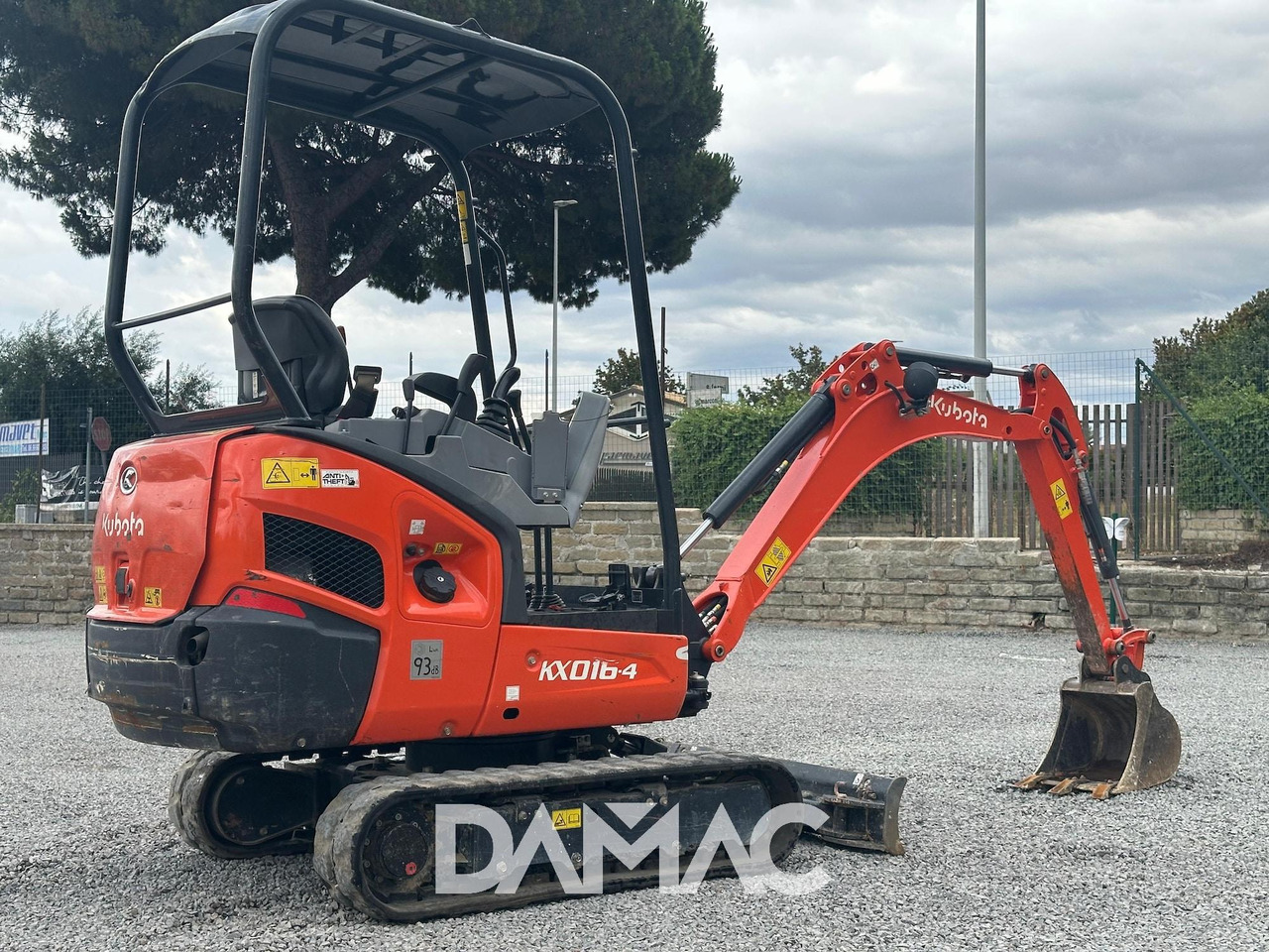 KUBOTA KX016-4 - Minikotró: 2 kép. KUBOTA KX016-4 - Minikotró: 2 kép.