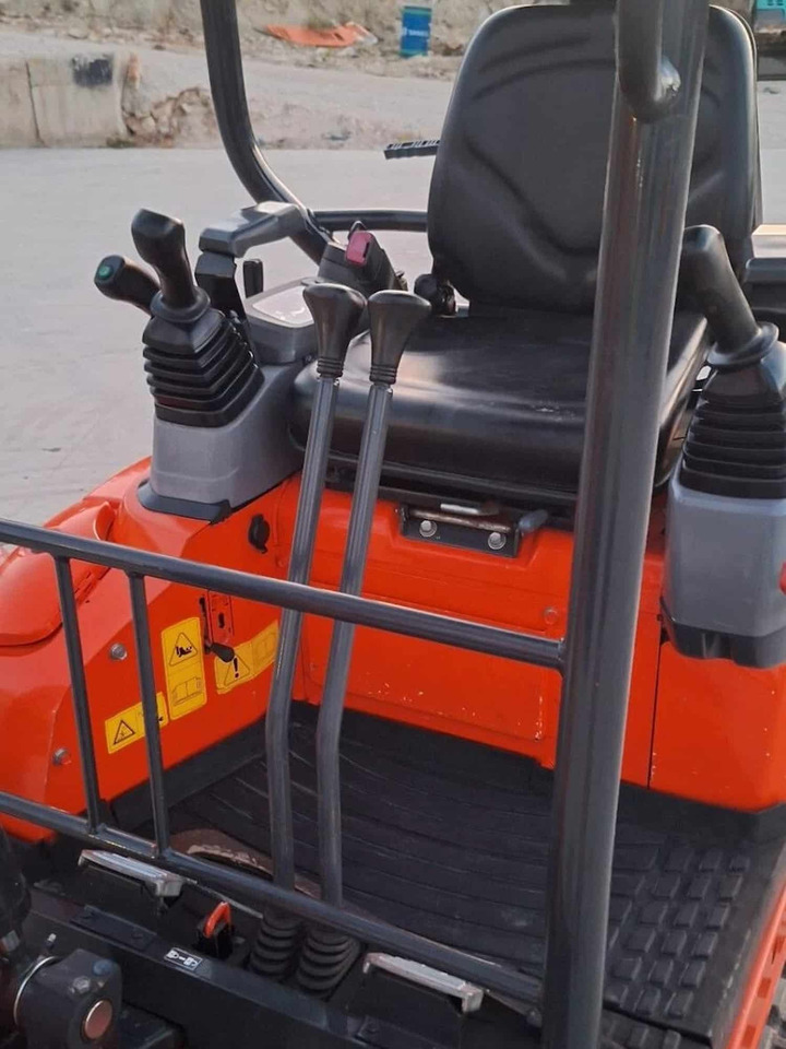 KUBOTA U17-3a - Minikotró: 5 kép. KUBOTA U17-3a - Minikotró: 5 kép.