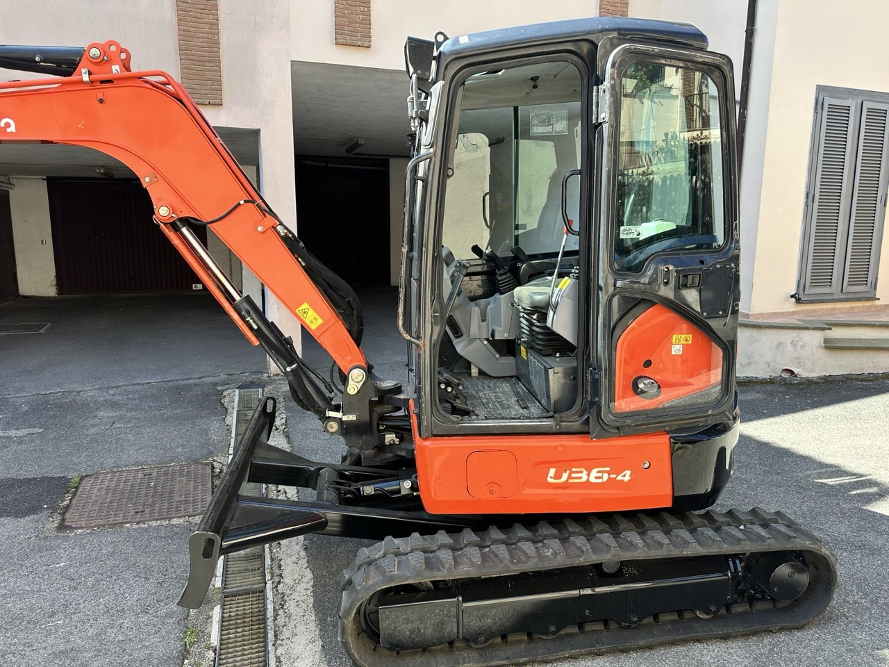 KUBOTA U36-4 - Minikotró: 2 kép. KUBOTA U36-4 - Minikotró: 2 kép.
