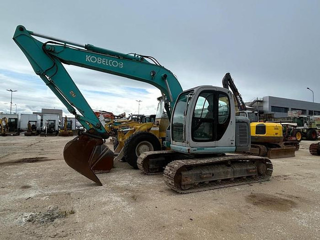 Kobelco SK135SR - Kotrógép: 1 kép. Kobelco SK135SR - Kotrógép: 1 kép.