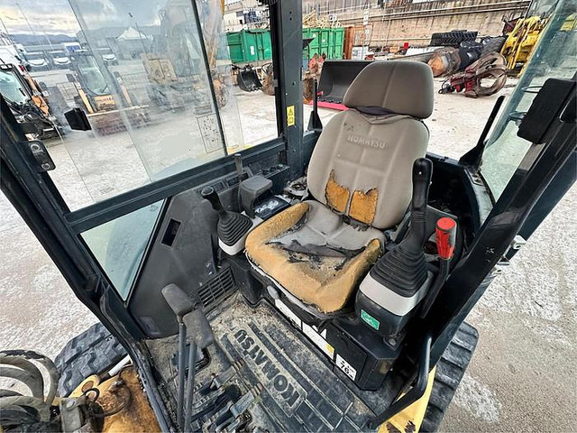 Komatsu PC50MR-2 - Minikotró: 5 kép. Komatsu PC50MR-2 - Minikotró: 5 kép.