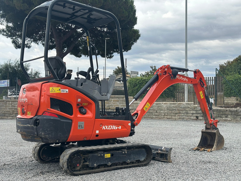 Kubota KX016-4 - Minikotró: 3 kép. Kubota KX016-4 - Minikotró: 3 kép.