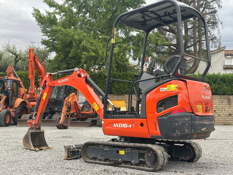 Kubota KX016-4 - Minikotró: 4 kép. Kubota KX016-4 - Minikotró: 4 kép.