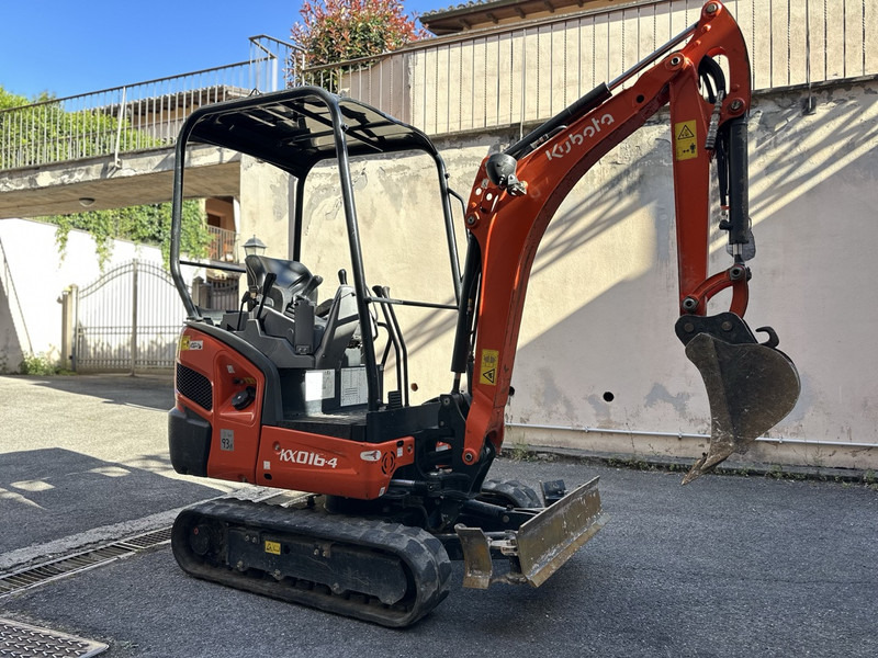 Kubota KX016-4 - Minikotró: 1 kép. Kubota KX016-4 - Minikotró: 1 kép.