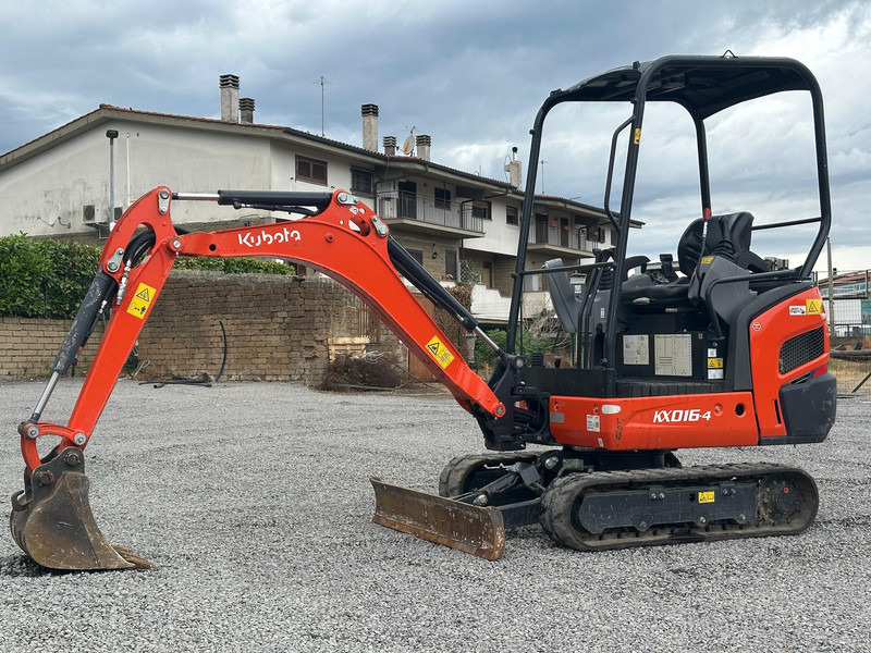 Kubota KX016-4 - Minikotró: 1 kép. Kubota KX016-4 - Minikotró: 1 kép.