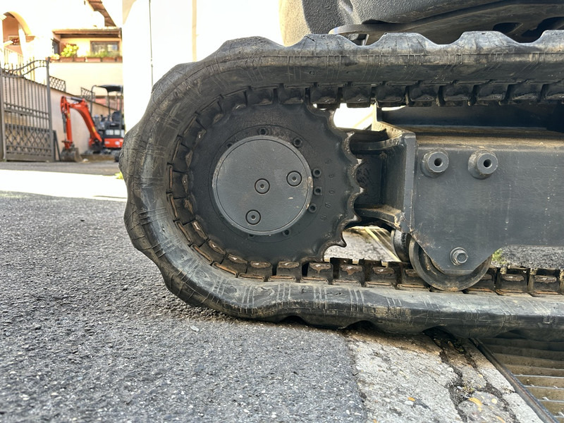 Kubota U27-4 - Minikotró: 5 kép. Kubota U27-4 - Minikotró: 5 kép.