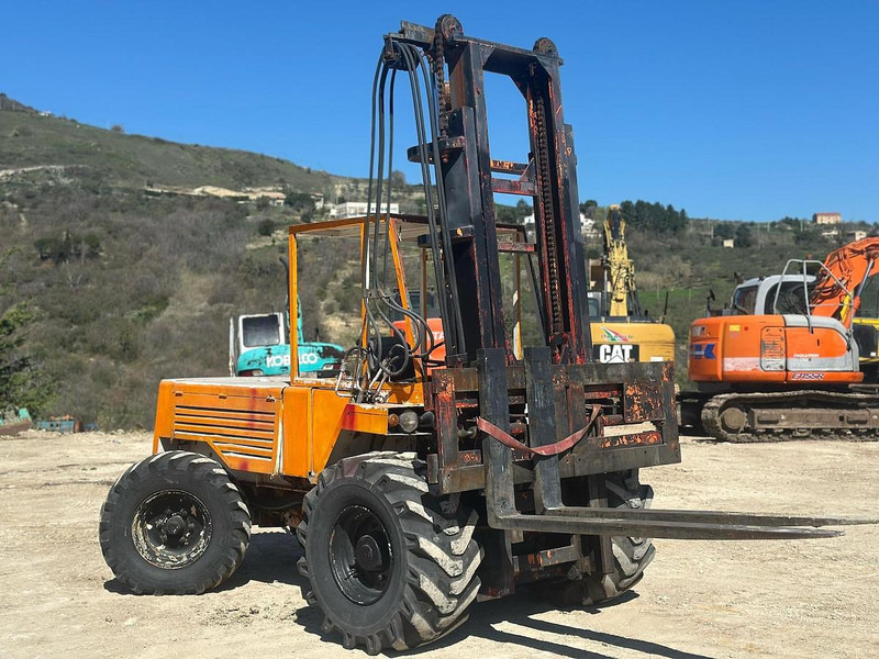 Manitou MC50C - Villás targonca: 1 kép. Manitou MC50C - Villás targonca: 1 kép.