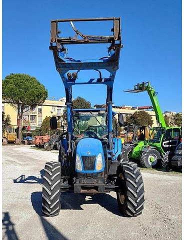 New Holland TL90A - Traktor: 3 kép. New Holland TL90A - Traktor: 3 kép.