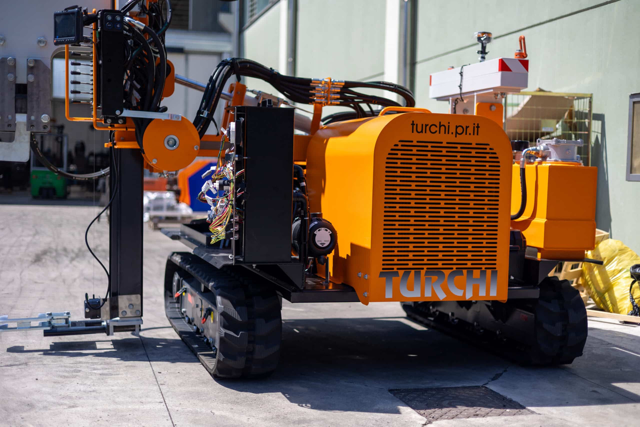 TURCHI 300F - Cölöpverő: 2 kép. TURCHI 300F - Cölöpverő: 2 kép.