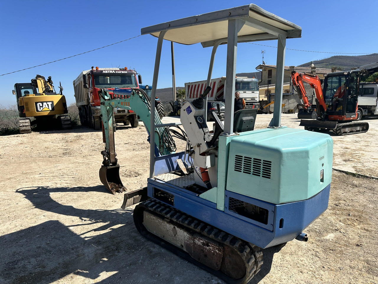 UTEX 1.3 - Minikotró: 3 kép. UTEX 1.3 - Minikotró: 3 kép.