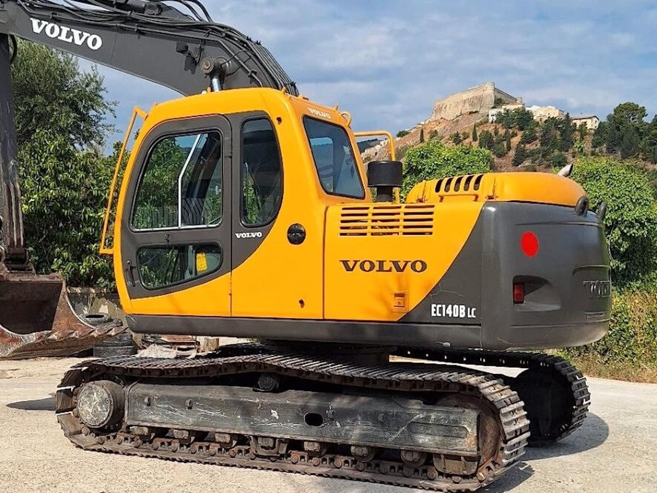 VOLVO EC140BLC - Lánctalpas kotró: 5 kép. VOLVO EC140BLC - Lánctalpas kotró: 5 kép.