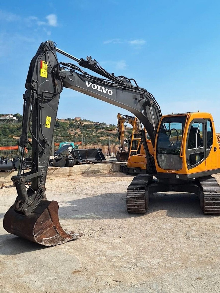 VOLVO EC140BLC - Lánctalpas kotró: 2 kép. VOLVO EC140BLC - Lánctalpas kotró: 2 kép.