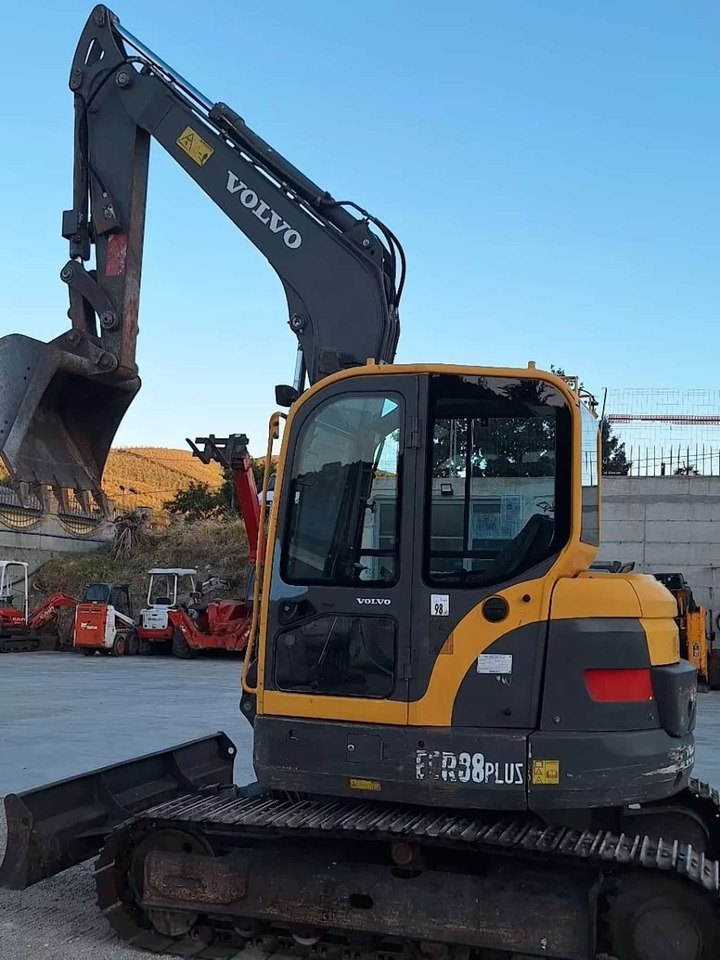 VOLVO ECR88 PLUS - Minikotró: 5 kép. VOLVO ECR88 PLUS - Minikotró: 5 kép.