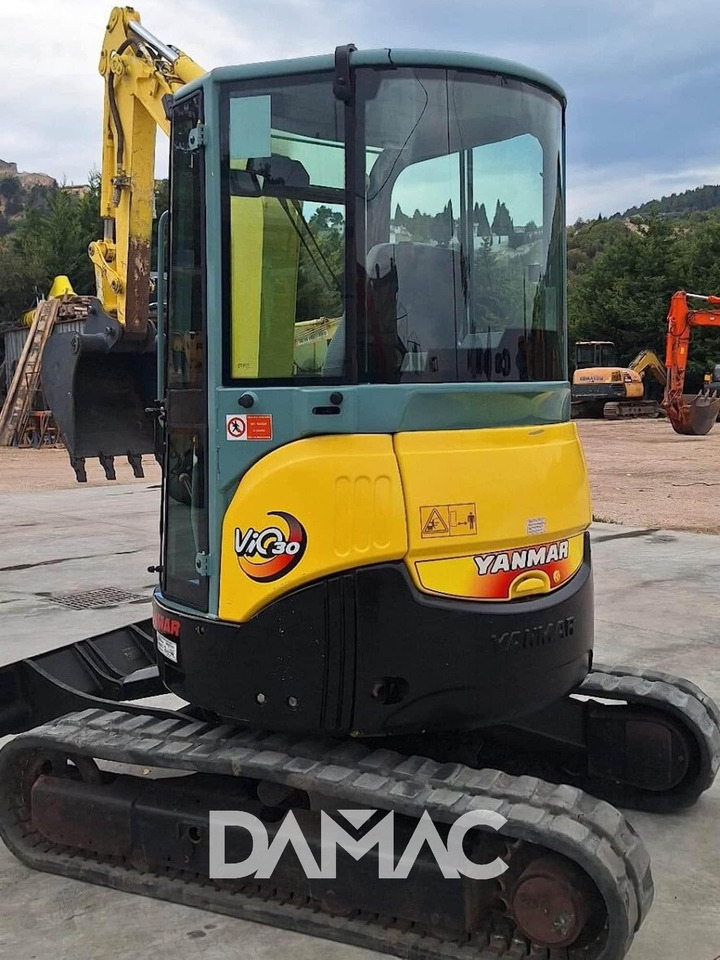 YANMAR VIO30 - Minikotró: 3 kép. YANMAR VIO30 - Minikotró: 3 kép.