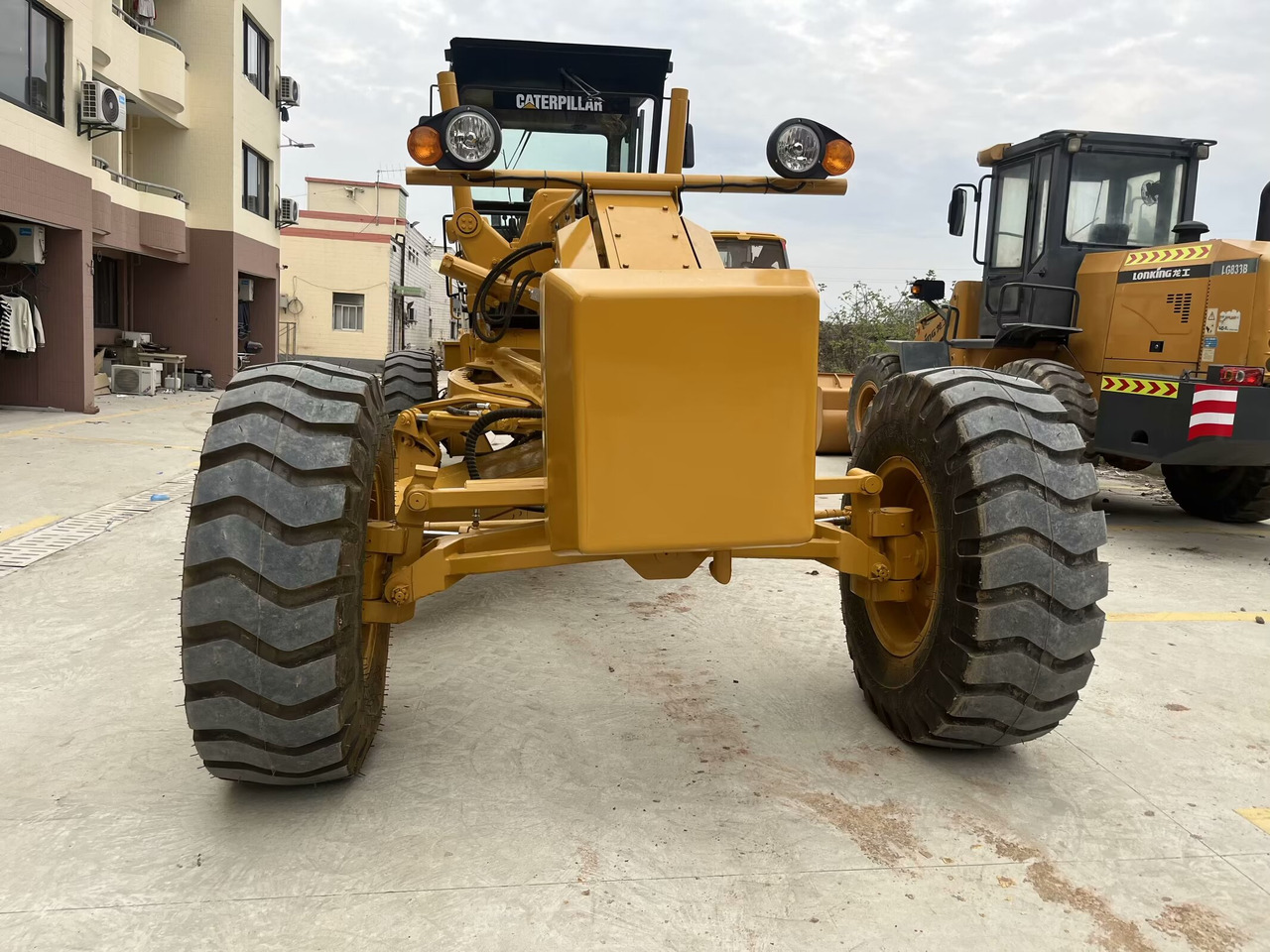 CATERPILLAR 140H - Gréder: 2 kép. CATERPILLAR 140H - Gréder: 2 kép.