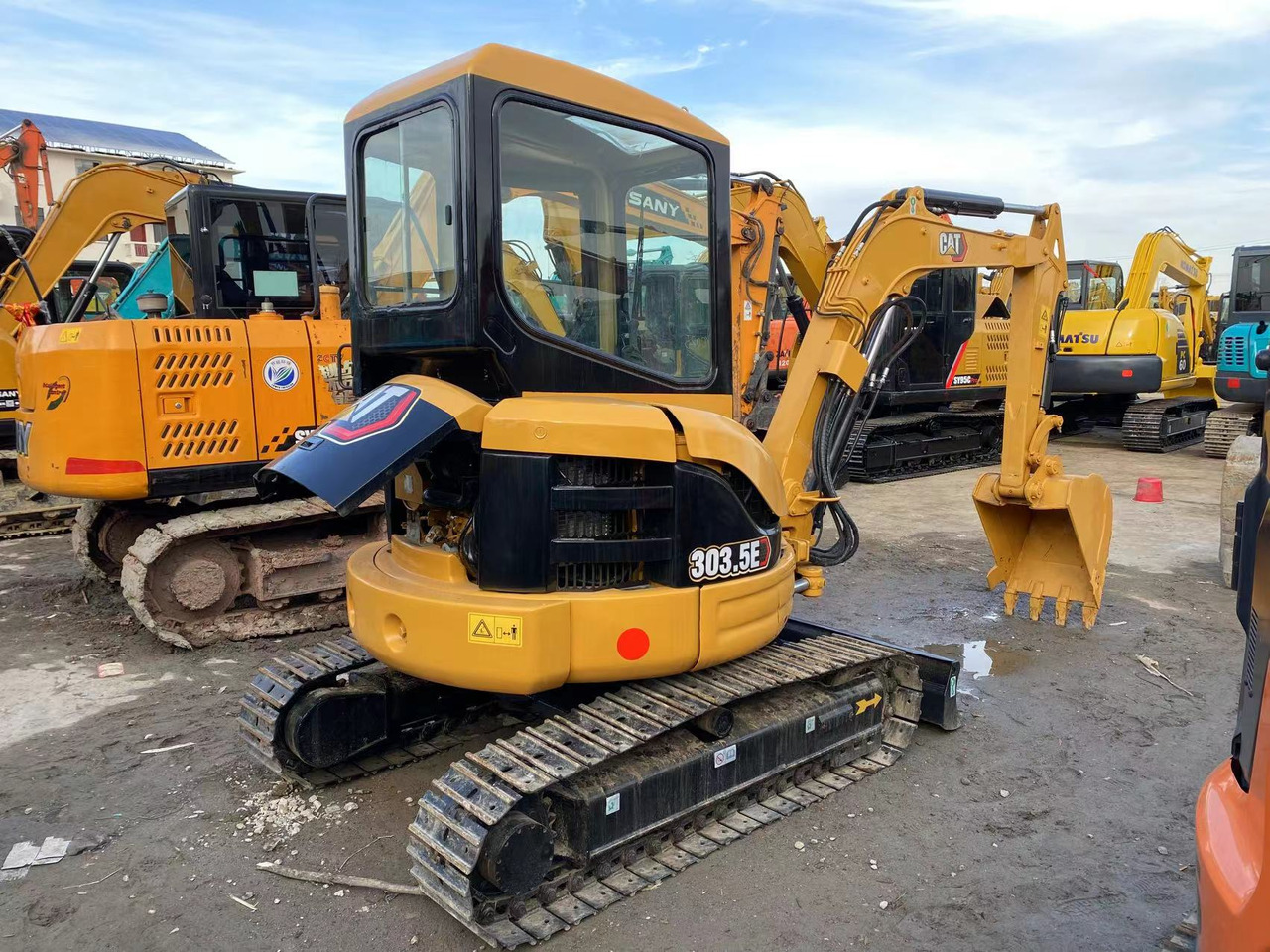 CATERPILLAR 303.5 - Lánctalpas kotró: 5 kép. CATERPILLAR 303.5 - Lánctalpas kotró: 5 kép.