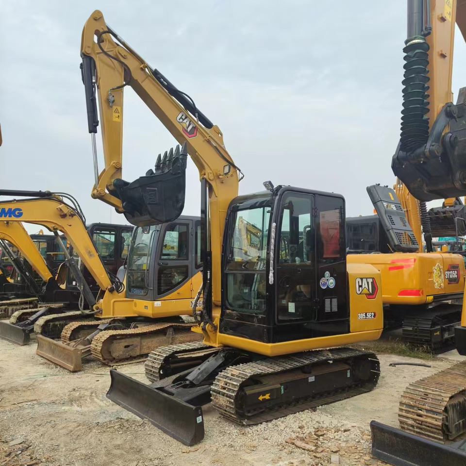CATERPILLAR 305.5E - Minikotró: 5 kép. CATERPILLAR 305.5E - Minikotró: 5 kép.
