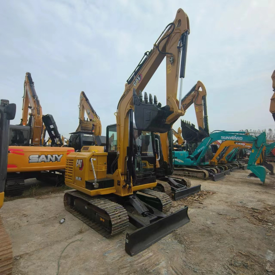 CATERPILLAR 305.5E2 - Minikotró: 5 kép. CATERPILLAR 305.5E2 - Minikotró: 5 kép.