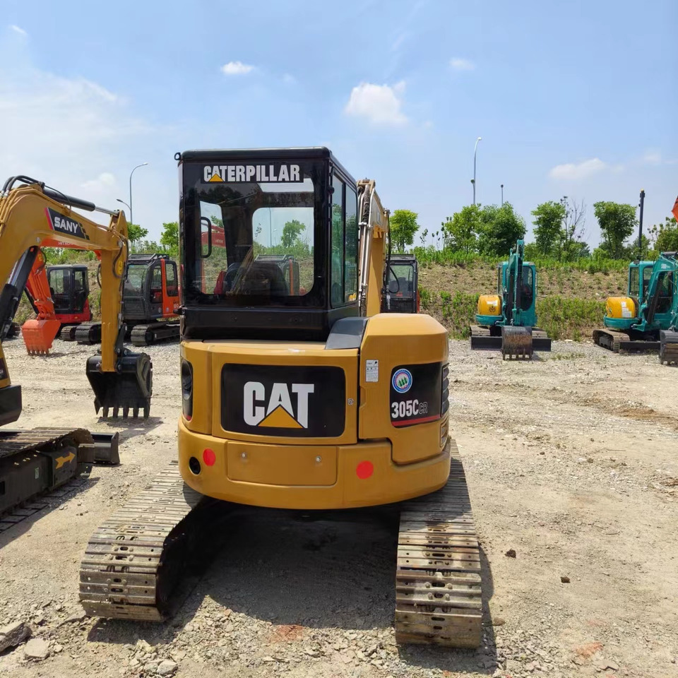 CATERPILLAR 305 - Minikotró: 4 kép. CATERPILLAR 305 - Minikotró: 4 kép.