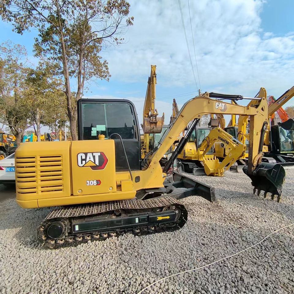 CATERPILLAR 306 - Lánctalpas kotró: 3 kép. CATERPILLAR 306 - Lánctalpas kotró: 3 kép.