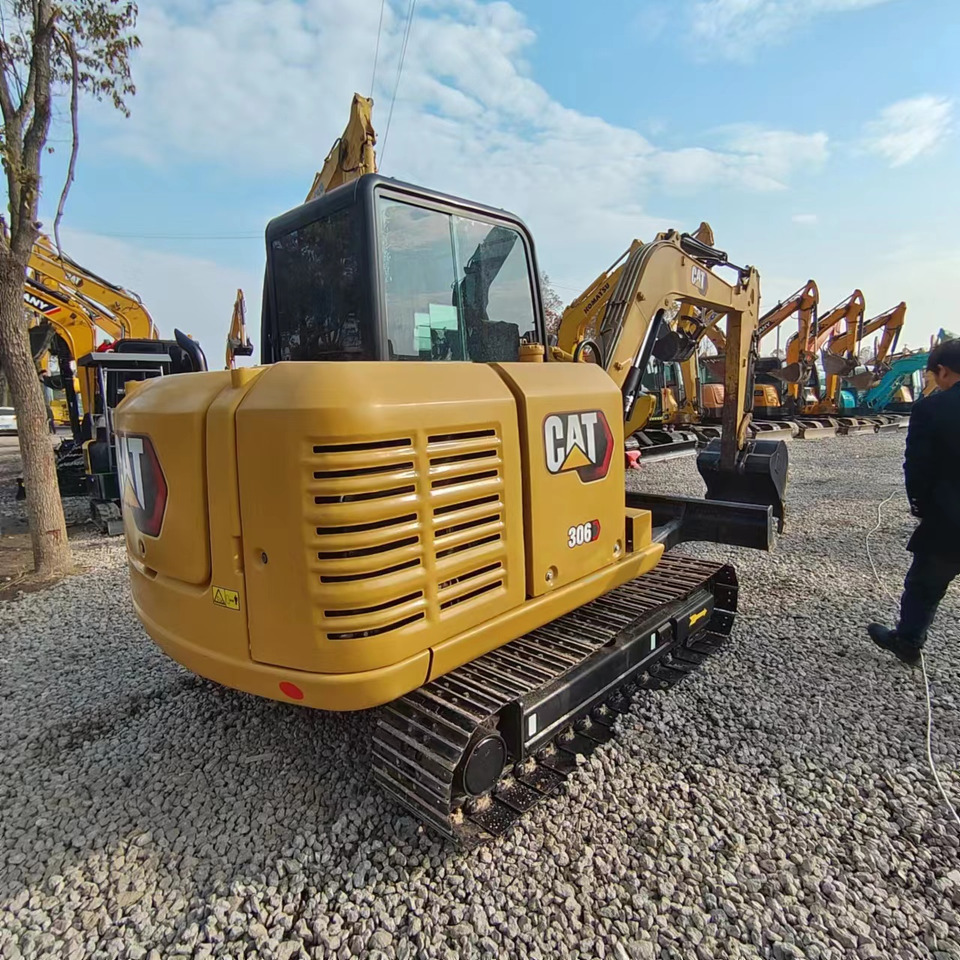 CATERPILLAR 306 - Lánctalpas kotró: 2 kép. CATERPILLAR 306 - Lánctalpas kotró: 2 kép.