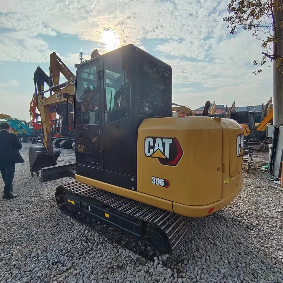 CATERPILLAR 306 - Lánctalpas kotró: 5 kép. CATERPILLAR 306 - Lánctalpas kotró: 5 kép.