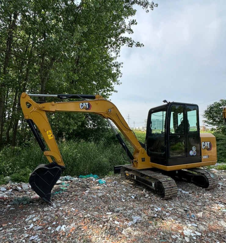CATERPILLAR 306E2 - Minikotró: 3 kép. CATERPILLAR 306E2 - Minikotró: 3 kép.