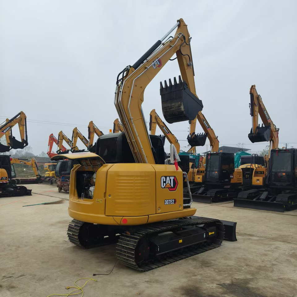 Lánctalpas kotró CATERPILLAR 307E2: 12 kép.