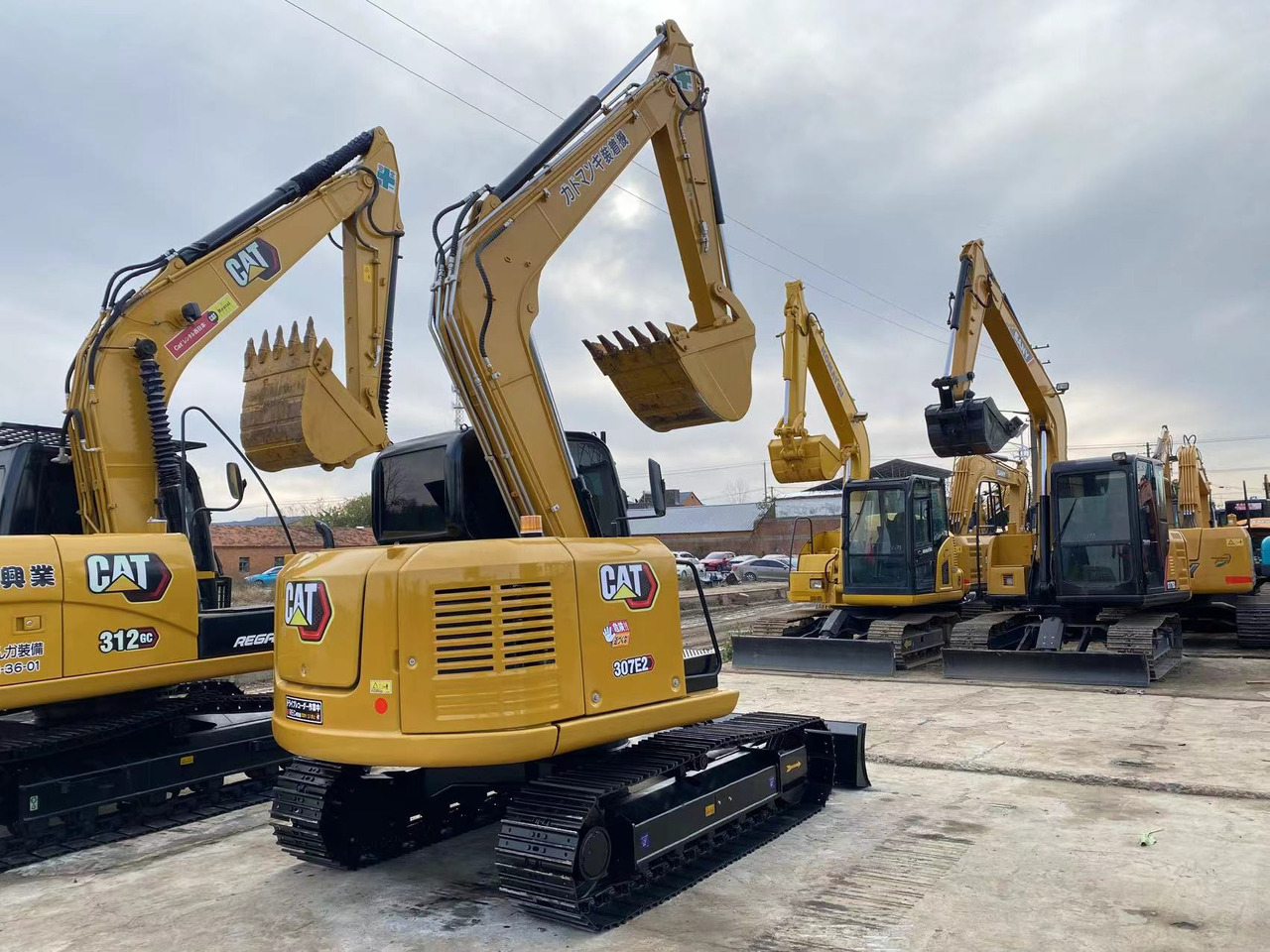 Kotrógép CATERPILLAR 307E2: 10 kép.