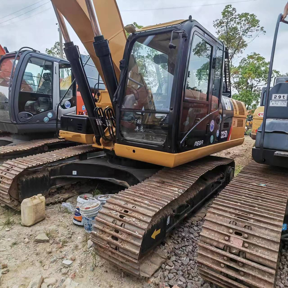 CATERPILLAR 325D2 - Lánctalpas kotró: 5 kép. CATERPILLAR 325D2 - Lánctalpas kotró: 5 kép.