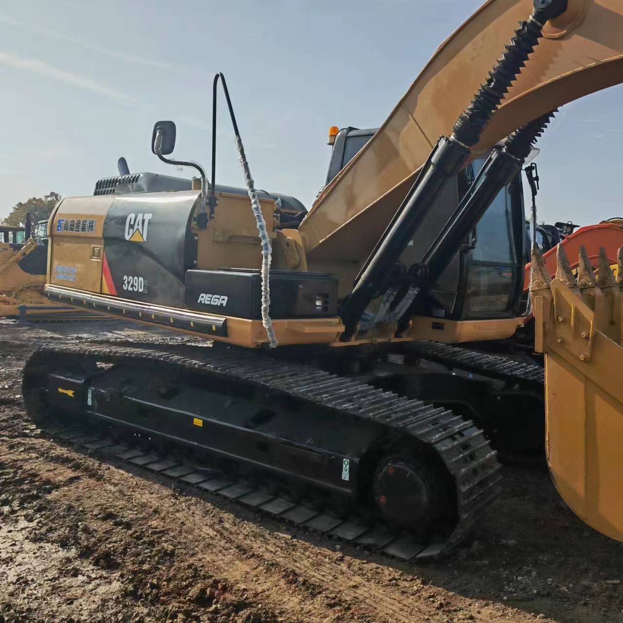 CATERPILLAR 329D2 - Lánctalpas kotró: 4 kép. CATERPILLAR 329D2 - Lánctalpas kotró: 4 kép.