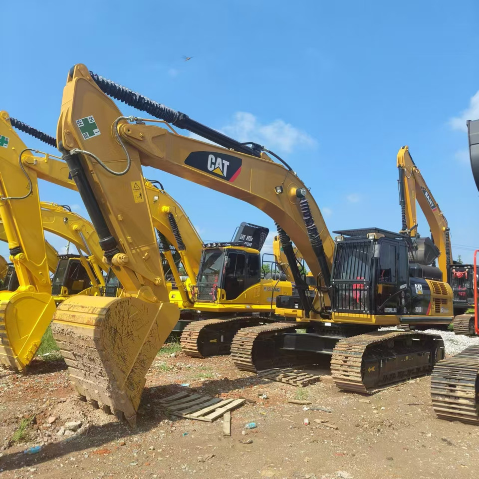 CATERPILLAR 330D2 - Lánctalpas kotró: 1 kép. CATERPILLAR 330D2 - Lánctalpas kotró: 1 kép.