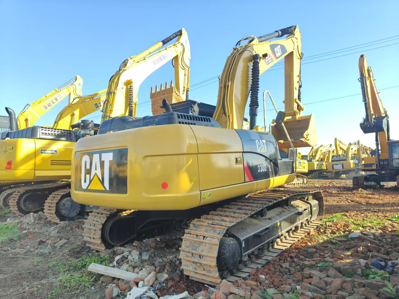 CATERPILLAR 330D2 - Lánctalpas kotró: 1 kép. CATERPILLAR 330D2 - Lánctalpas kotró: 1 kép.