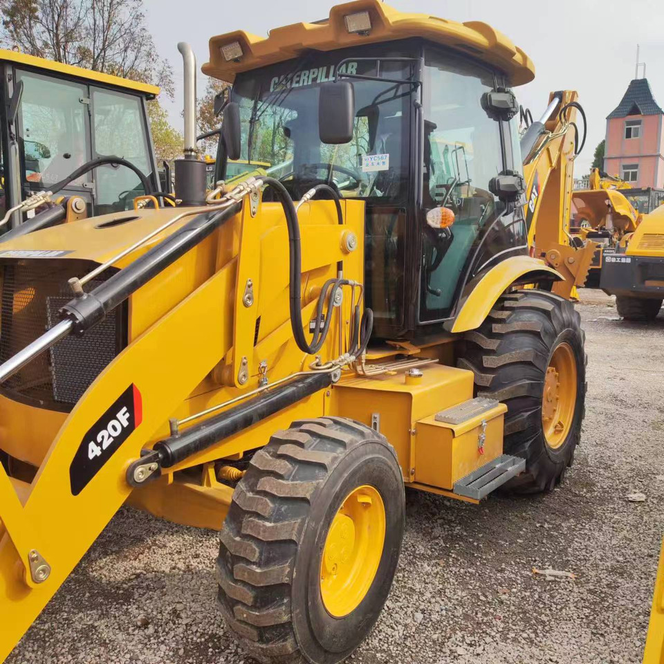 Új Kotrórakodó CATERPILLAR 420F: 11 kép. Új Kotrórakodó CATERPILLAR 420F: 11 kép.