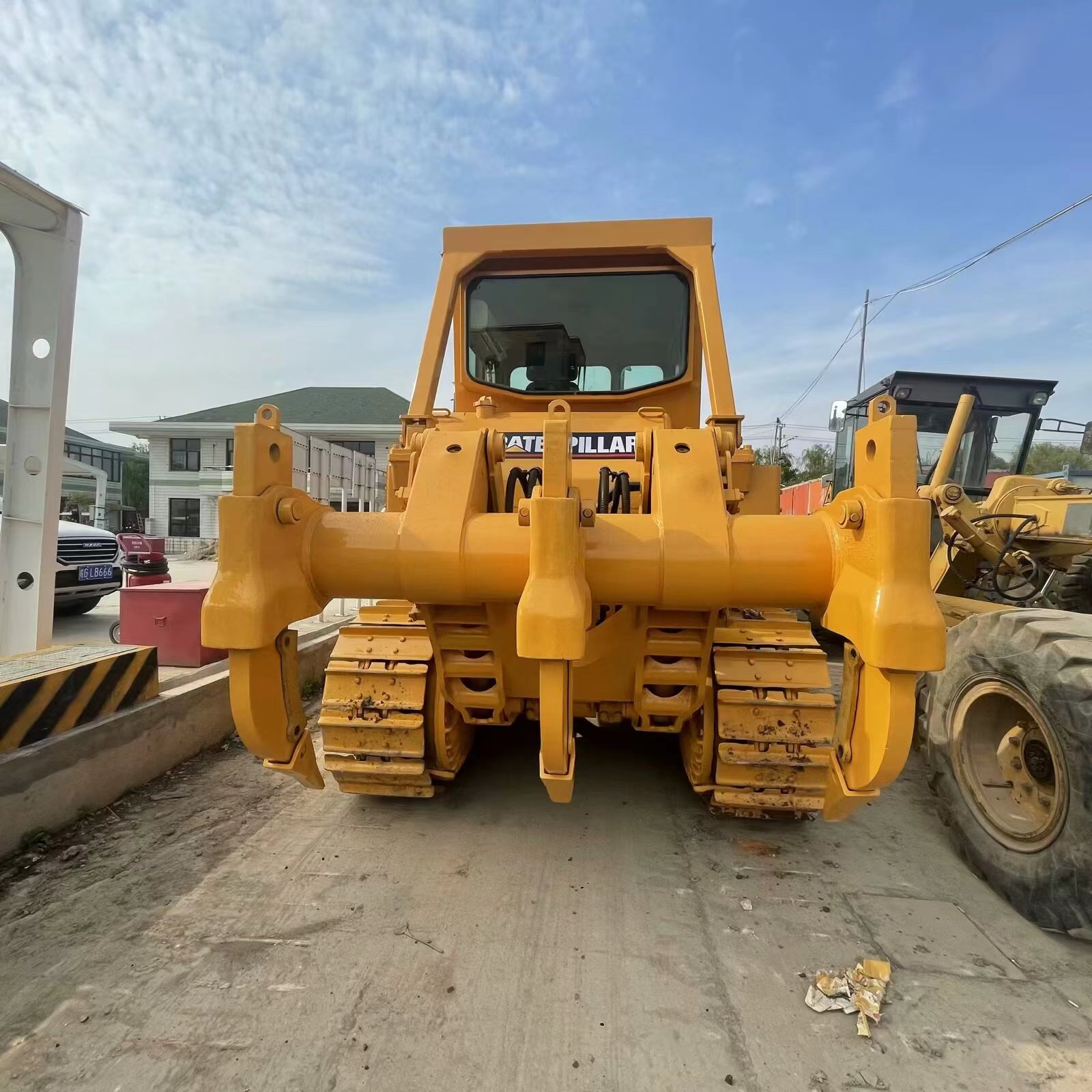 CATERPILLAR D7G - Buldózer: 2 kép. CATERPILLAR D7G - Buldózer: 2 kép.