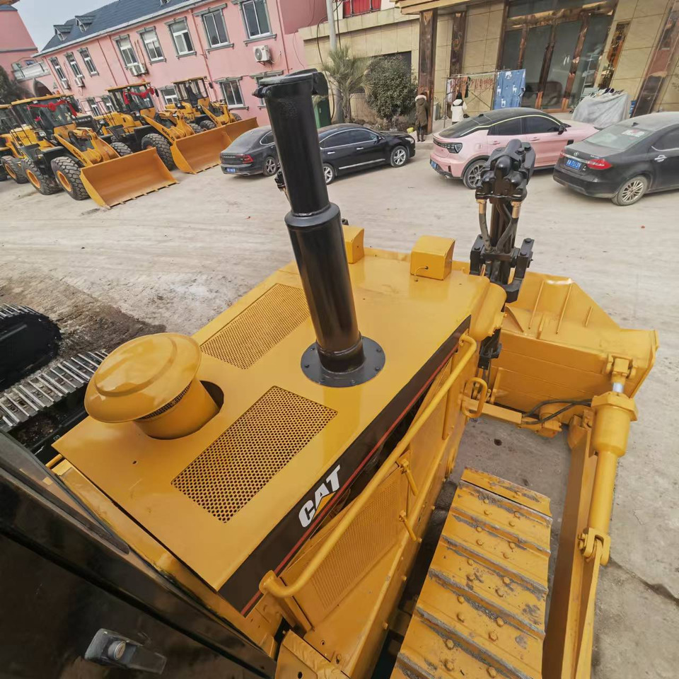 CATERPILLAR D8R - Buldózer: 5 kép. CATERPILLAR D8R - Buldózer: 5 kép.