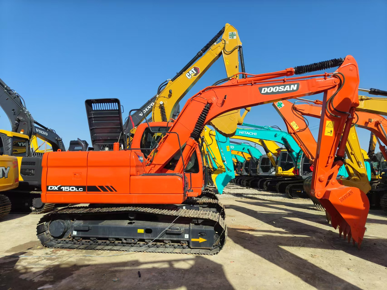 DOOSAN DX150 - Kotrógép: 1 kép. DOOSAN DX150 - Kotrógép: 1 kép.