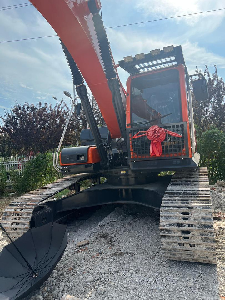 DOOSAN DX300 - Lánctalpas kotró: 4 kép. DOOSAN DX300 - Lánctalpas kotró: 4 kép.