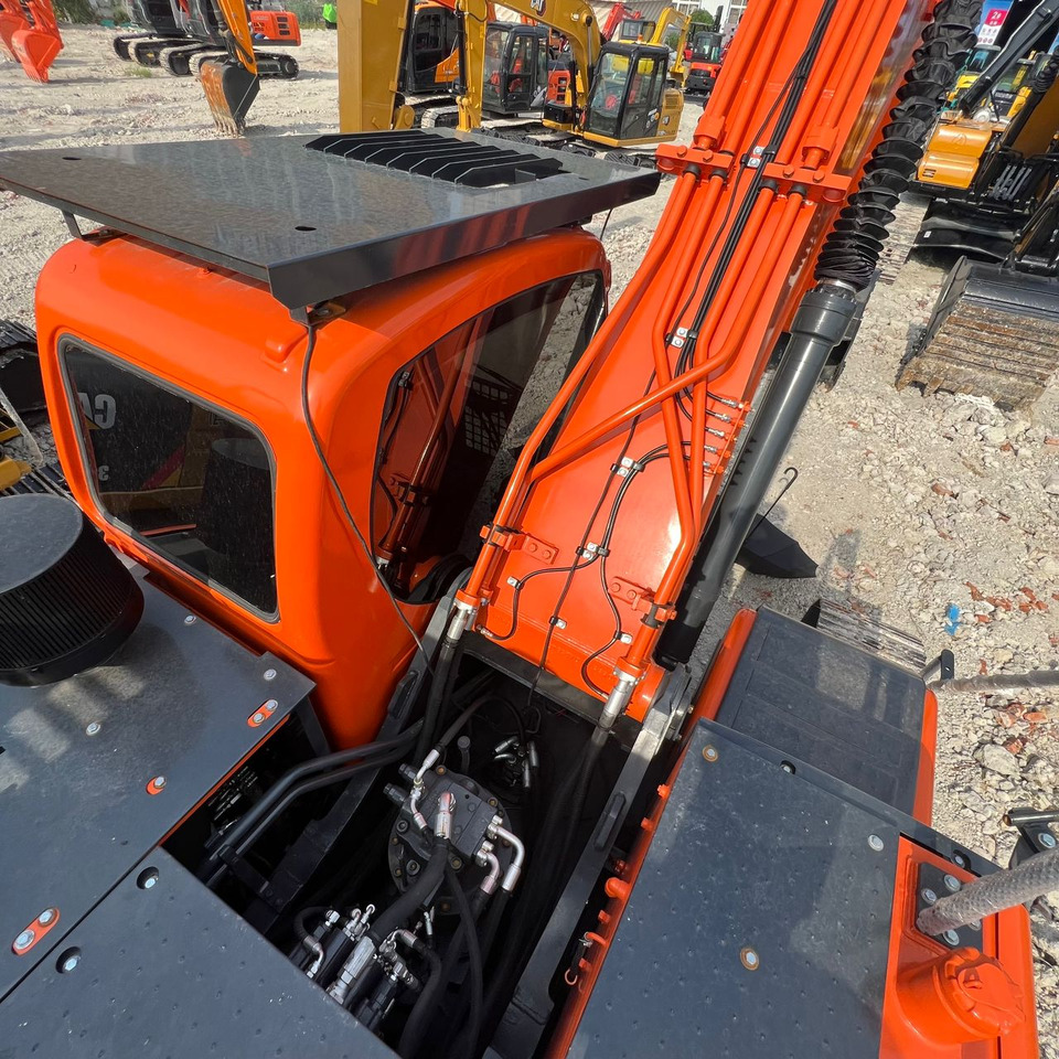 DOOSAN DX300 - Lánctalpas kotró: 5 kép. DOOSAN DX300 - Lánctalpas kotró: 5 kép.