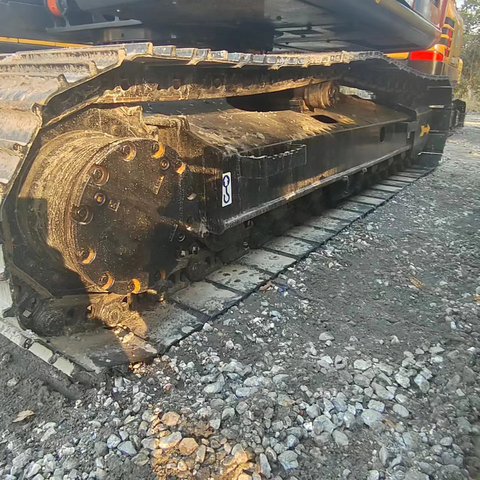 HITACHI ZX120 - Minikotró: 3 kép. HITACHI ZX120 - Minikotró: 3 kép.