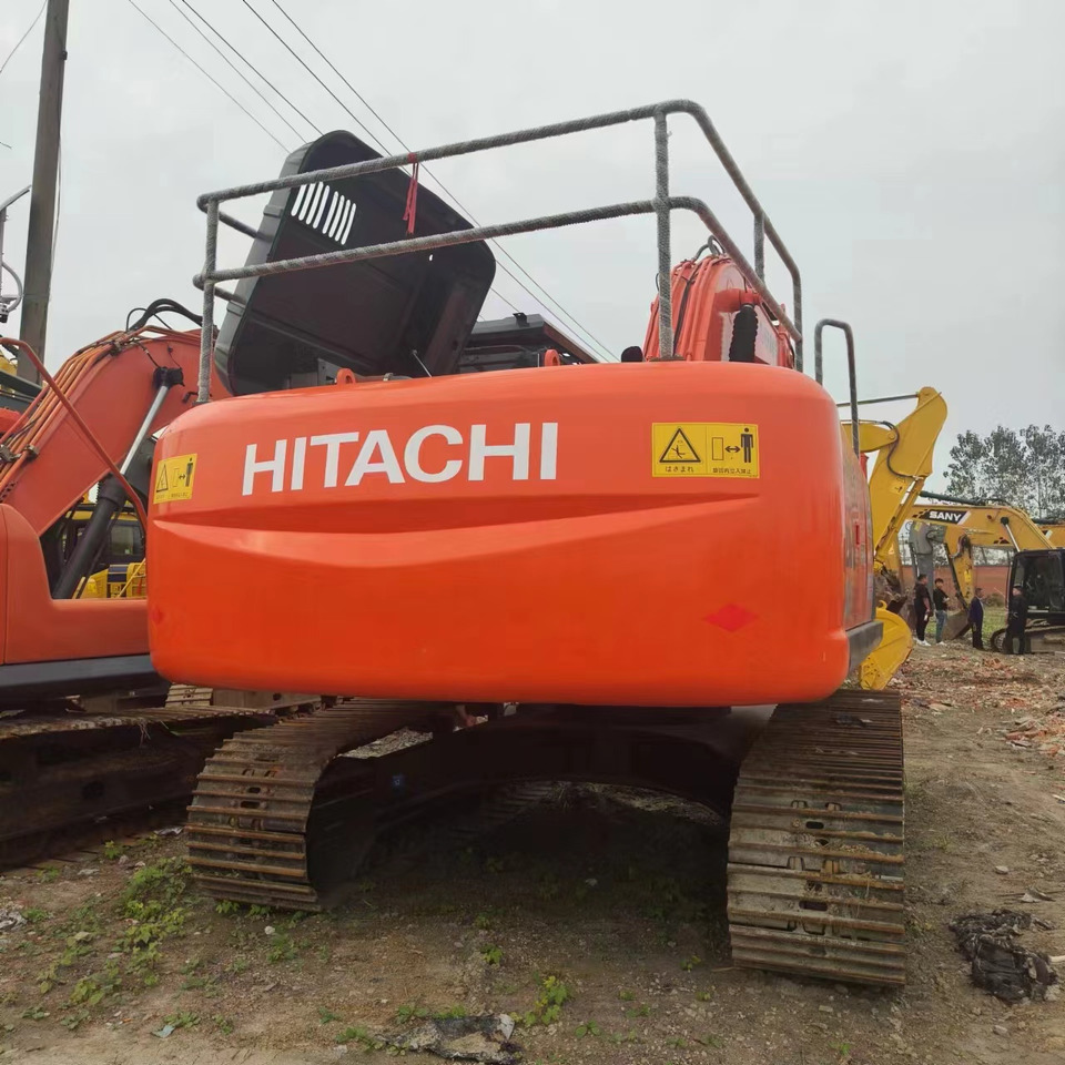 HITACHI ZX240 - Lánctalpas kotró: 4 kép. HITACHI ZX240 - Lánctalpas kotró: 4 kép.