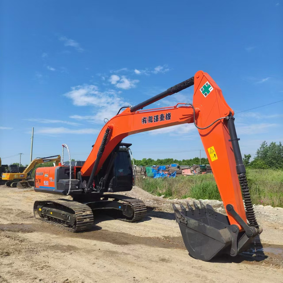 HITACHI ZX240 - Lánctalpas kotró: 3 kép. HITACHI ZX240 - Lánctalpas kotró: 3 kép.