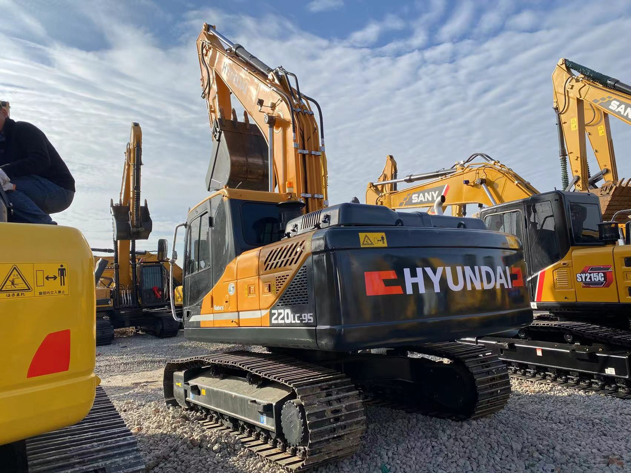 HYUNDAI R220-9S - Lánctalpas kotró: 1 kép. HYUNDAI R220-9S - Lánctalpas kotró: 1 kép.